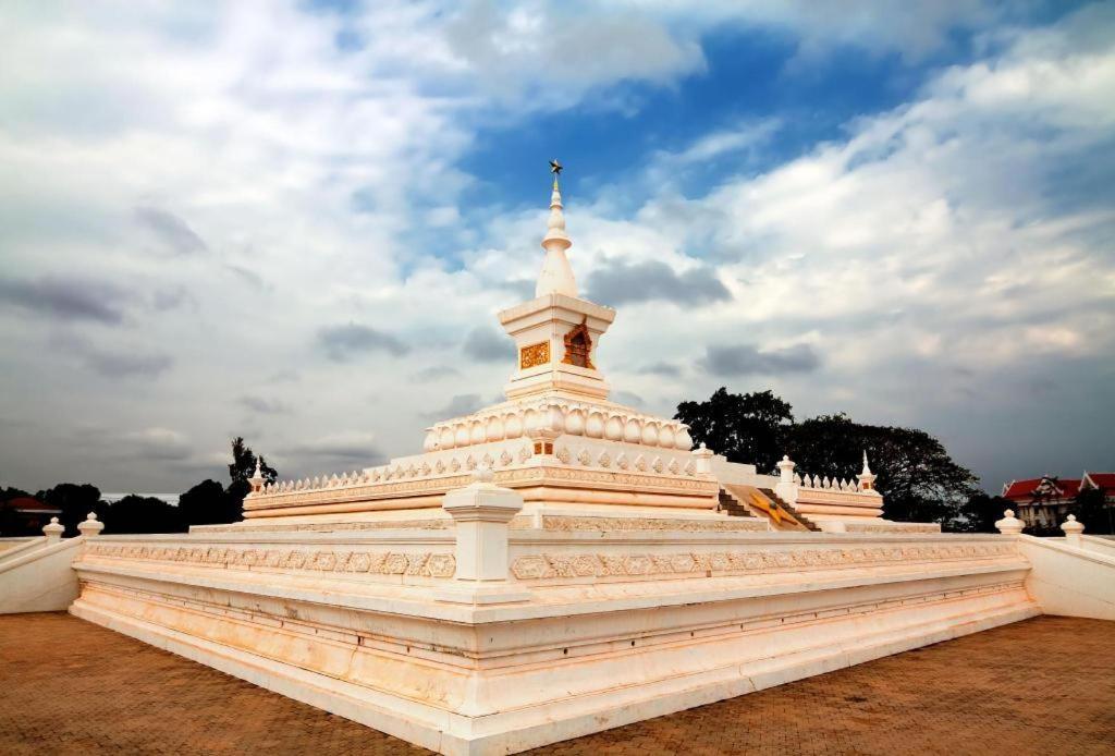 Phonethip Plaza Hotel Vientiane Exteriör bild